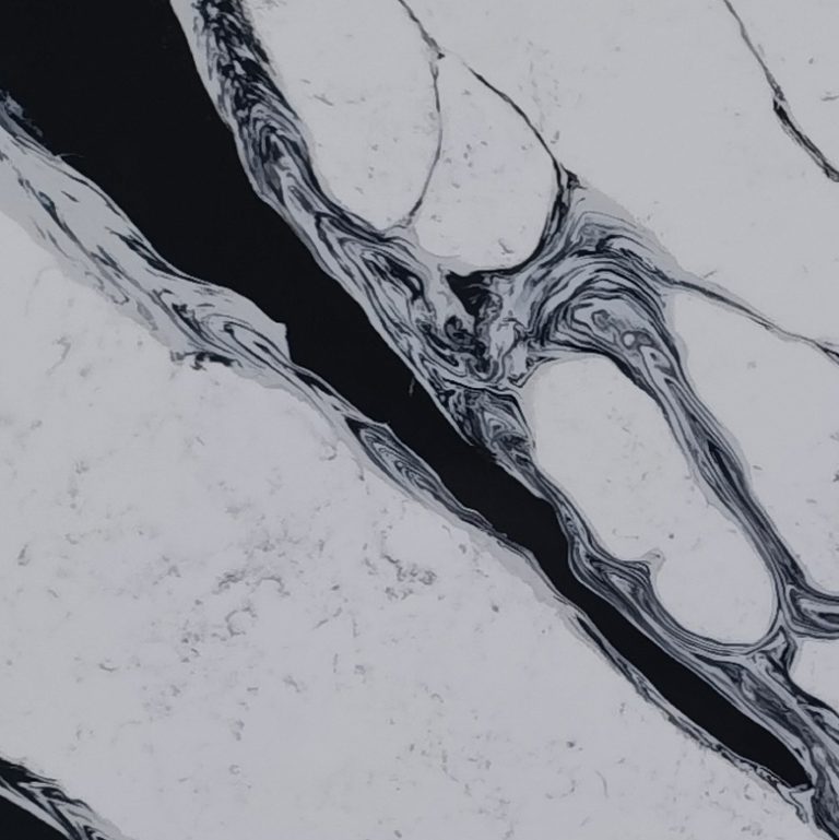 UNQIUE BLACK DETAILS